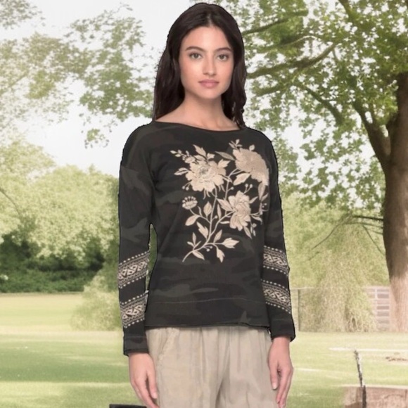 Johnny Was Magdalene Top Small Bold Embroidery on Thermal Waffle Camo Print NWT - Picture 5 of 13